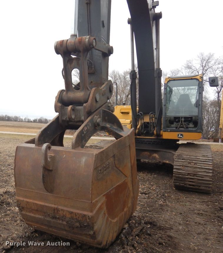 image for item AF9445 2006 John Deere 350D LC  excavator