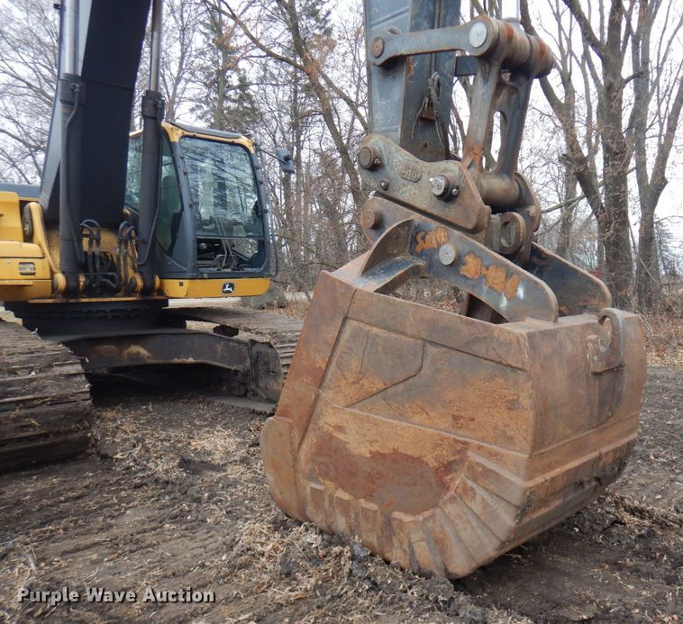 image for item AF9445 2006 John Deere 350D LC  excavator