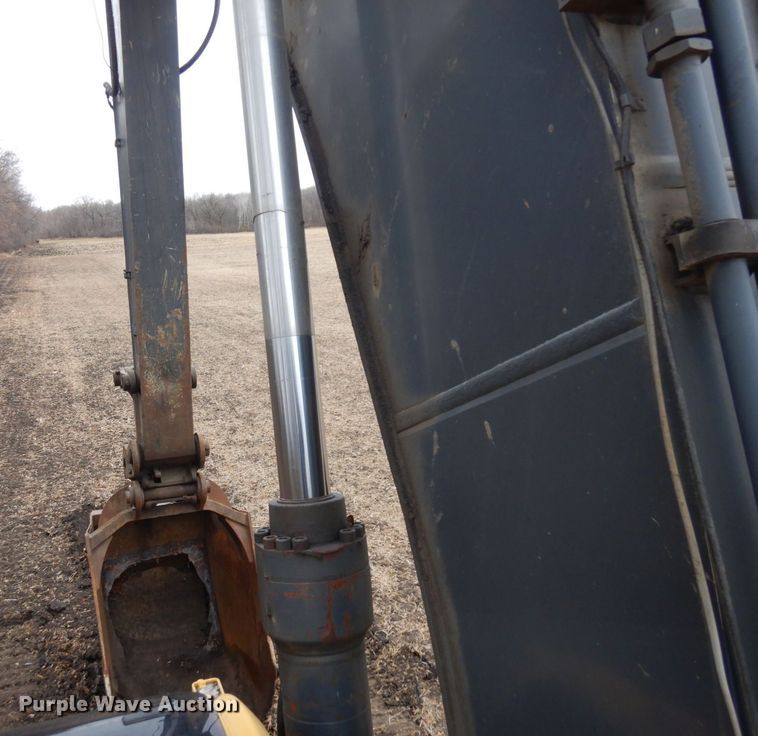 image for item AF9445 2006 John Deere 350D LC  excavator