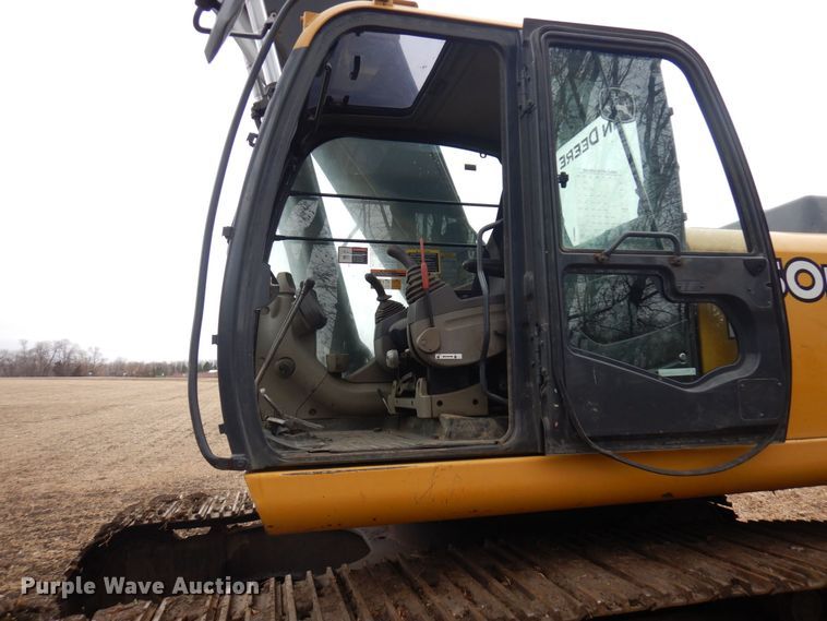 image for item AF9445 2006 John Deere 350D LC  excavator