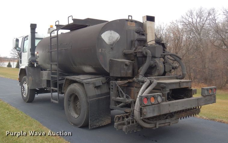 image for item AF9447 2002 Freightliner FC70  oil distributor truck