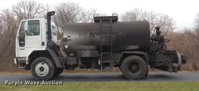 image for item AF9447 2002 Freightliner FC70  oil distributor truck