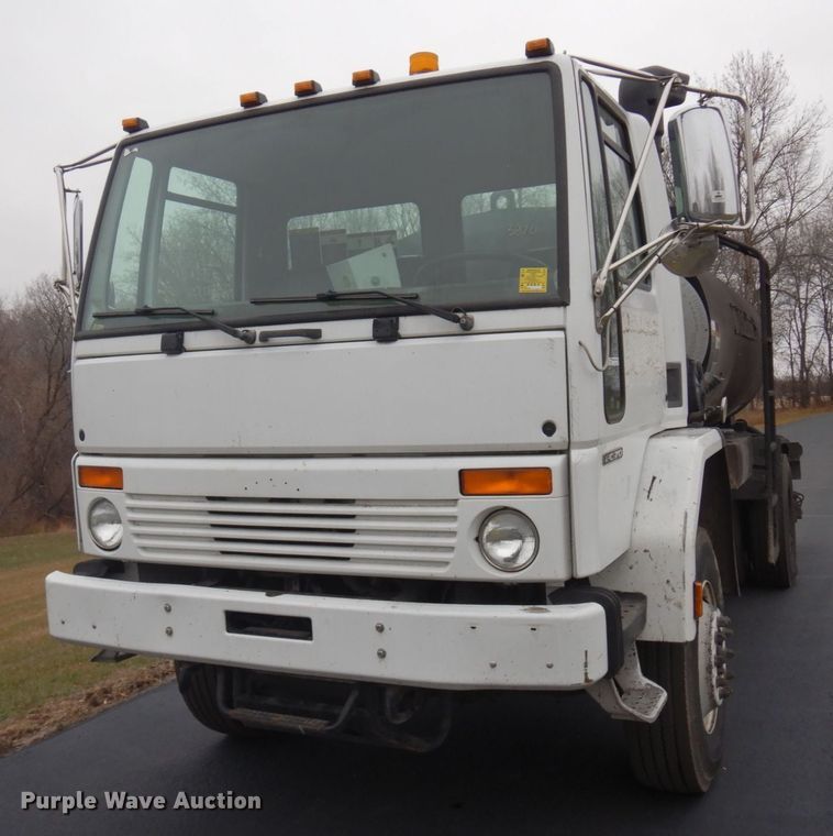 image for item AF9447 2002 Freightliner FC70  oil distributor truck