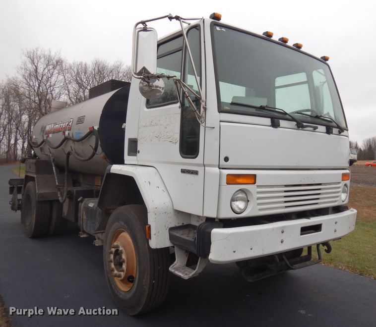 image for item AF9447 2002 Freightliner FC70  oil distributor truck