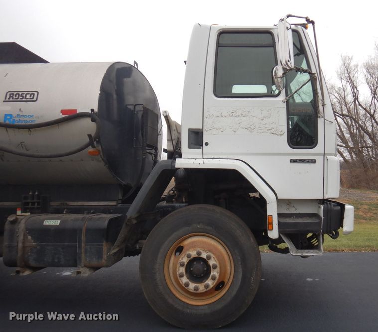 image for item AF9447 2002 Freightliner FC70  oil distributor truck