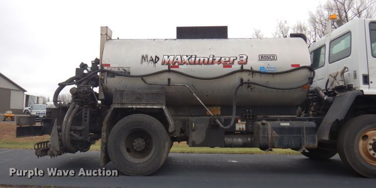 image for item AF9447 2002 Freightliner FC70  oil distributor truck