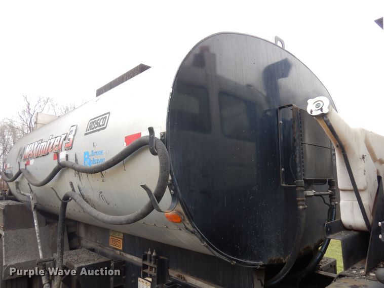 image for item AF9447 2002 Freightliner FC70  oil distributor truck