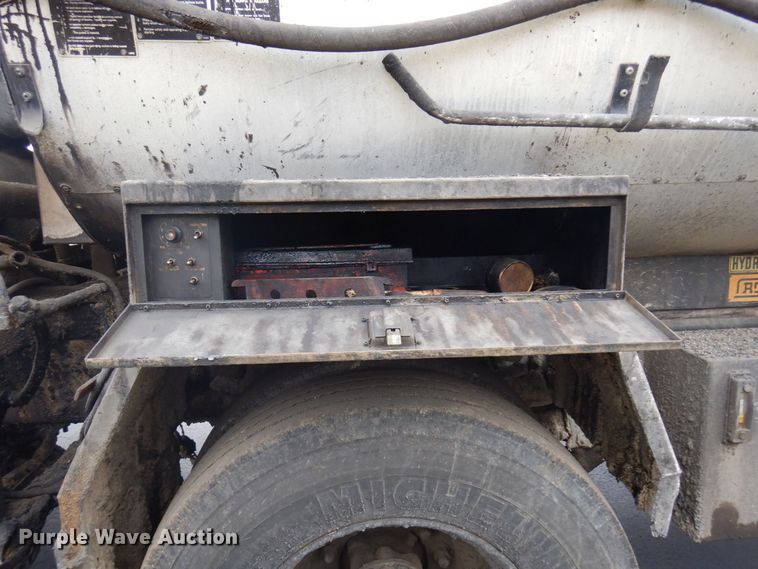 image for item AF9447 2002 Freightliner FC70  oil distributor truck