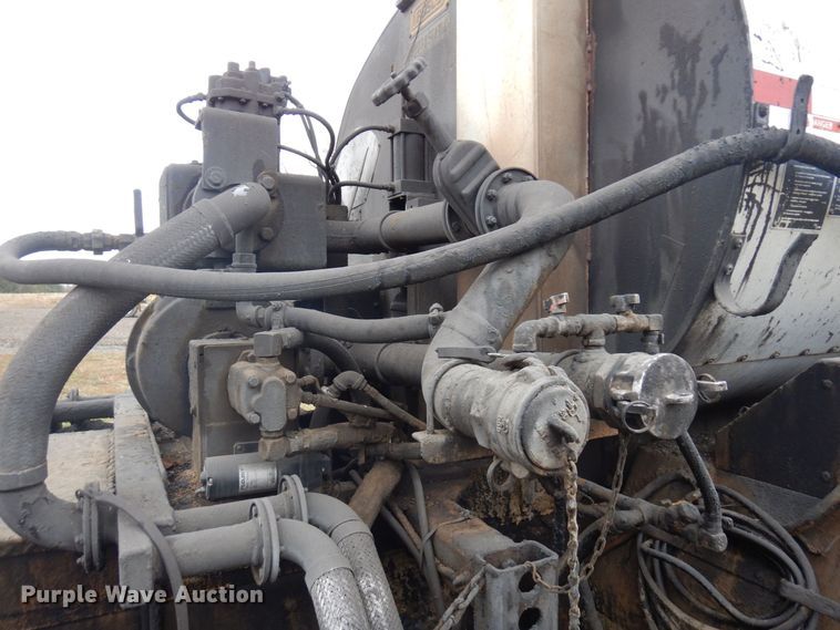 image for item AF9447 2002 Freightliner FC70  oil distributor truck