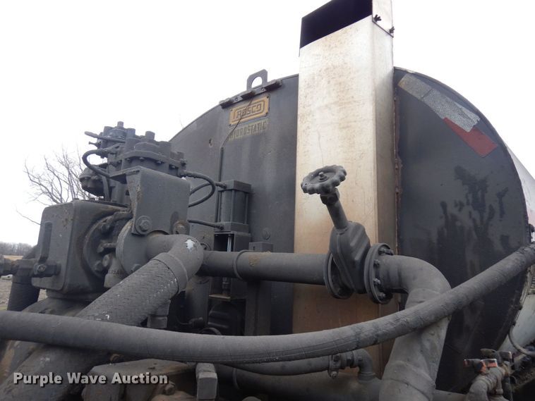 image for item AF9447 2002 Freightliner FC70  oil distributor truck