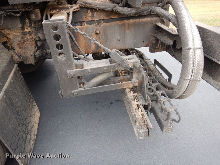 image for item AF9447 2002 Freightliner FC70  oil distributor truck