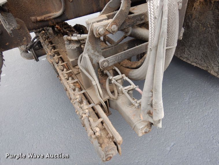 image for item AF9447 2002 Freightliner FC70  oil distributor truck