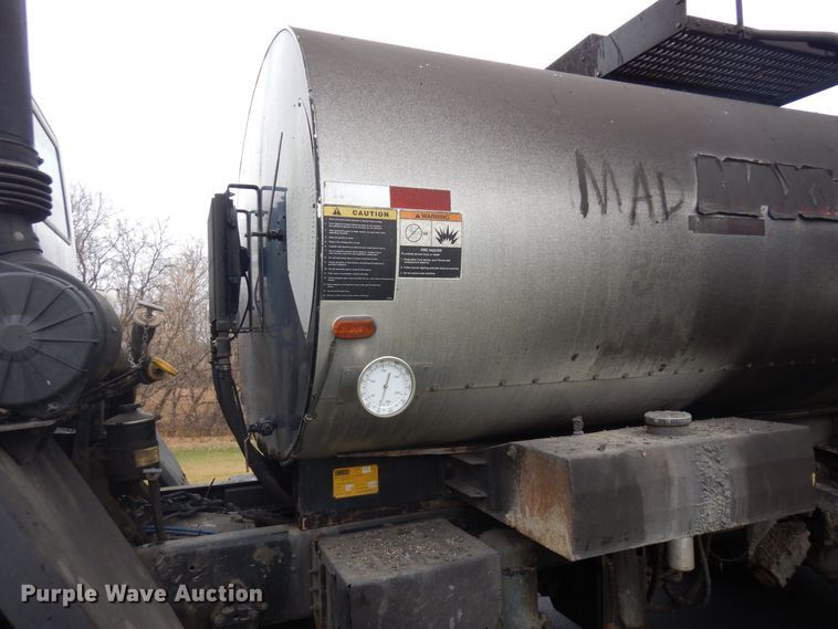 image for item AF9447 2002 Freightliner FC70  oil distributor truck