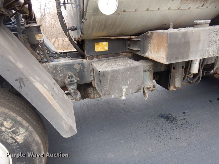 image for item AF9447 2002 Freightliner FC70  oil distributor truck