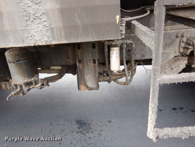 image for item AF9447 2002 Freightliner FC70  oil distributor truck