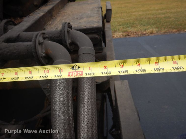 image for item AF9447 2002 Freightliner FC70  oil distributor truck