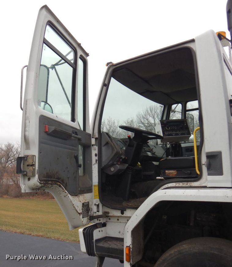 image for item AF9447 2002 Freightliner FC70  oil distributor truck