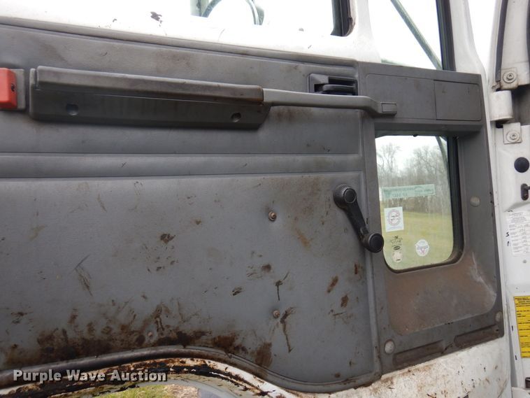 image for item AF9447 2002 Freightliner FC70  oil distributor truck