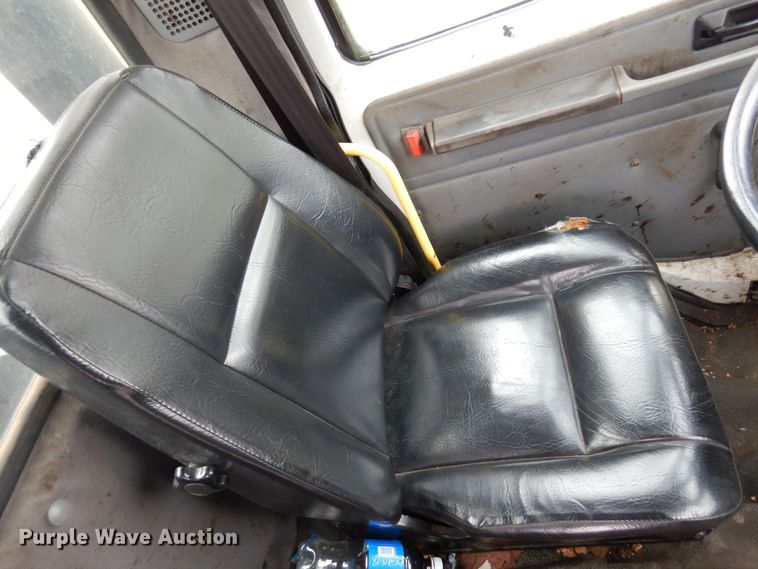 image for item AF9447 2002 Freightliner FC70  oil distributor truck