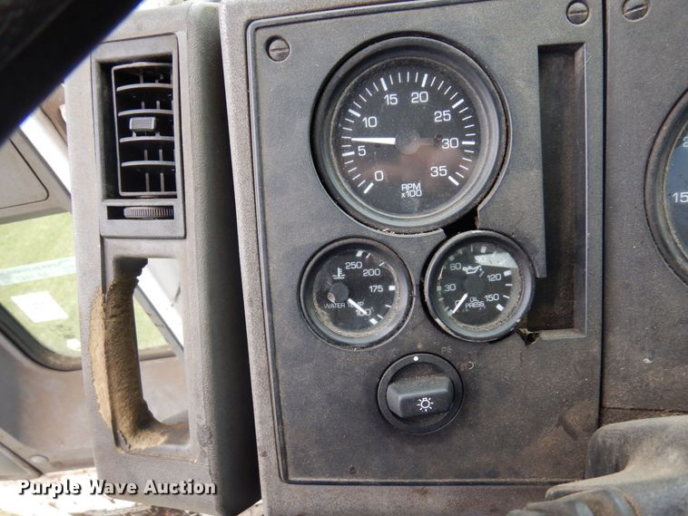 image for item AF9447 2002 Freightliner FC70  oil distributor truck