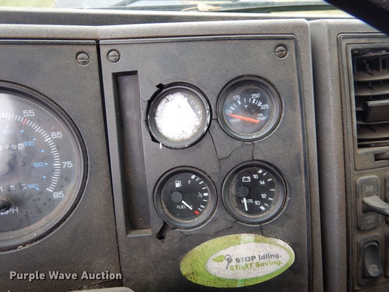 image for item AF9447 2002 Freightliner FC70  oil distributor truck