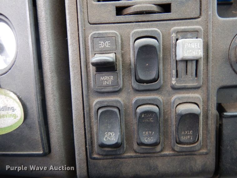 image for item AF9447 2002 Freightliner FC70  oil distributor truck