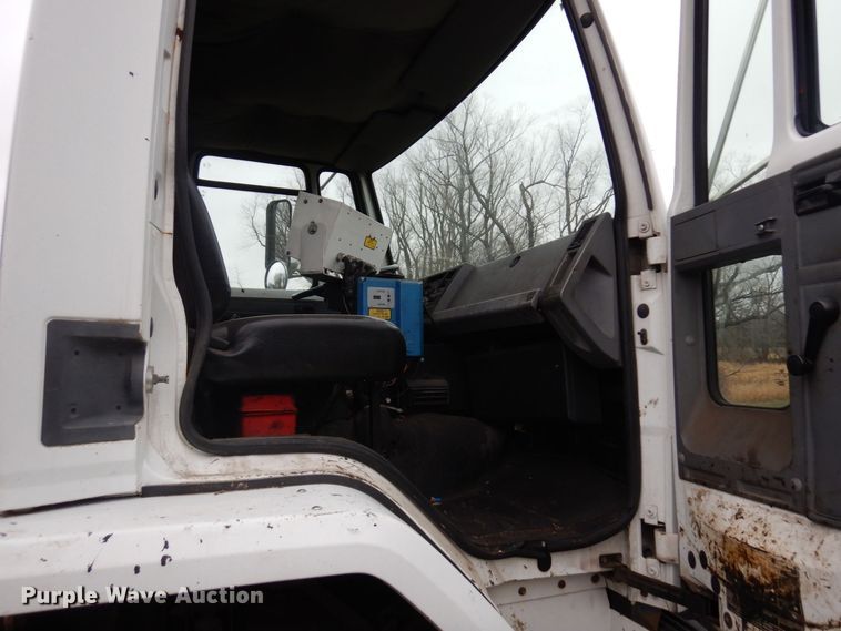 image for item AF9447 2002 Freightliner FC70  oil distributor truck