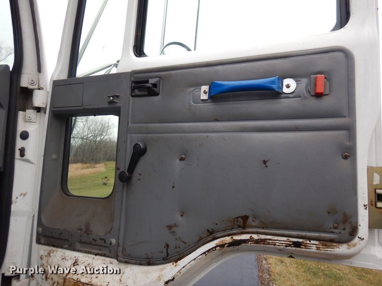 image for item AF9447 2002 Freightliner FC70  oil distributor truck