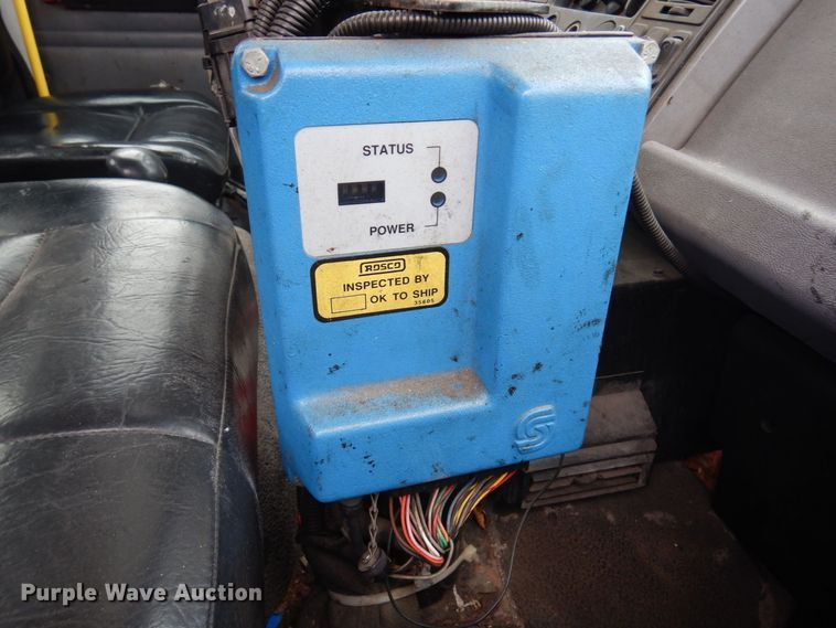 image for item AF9447 2002 Freightliner FC70  oil distributor truck