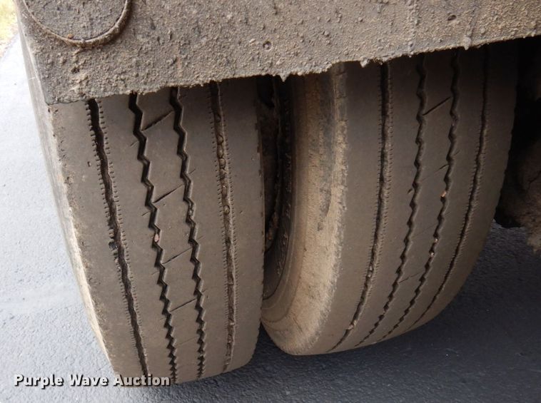 image for item AF9447 2002 Freightliner FC70  oil distributor truck