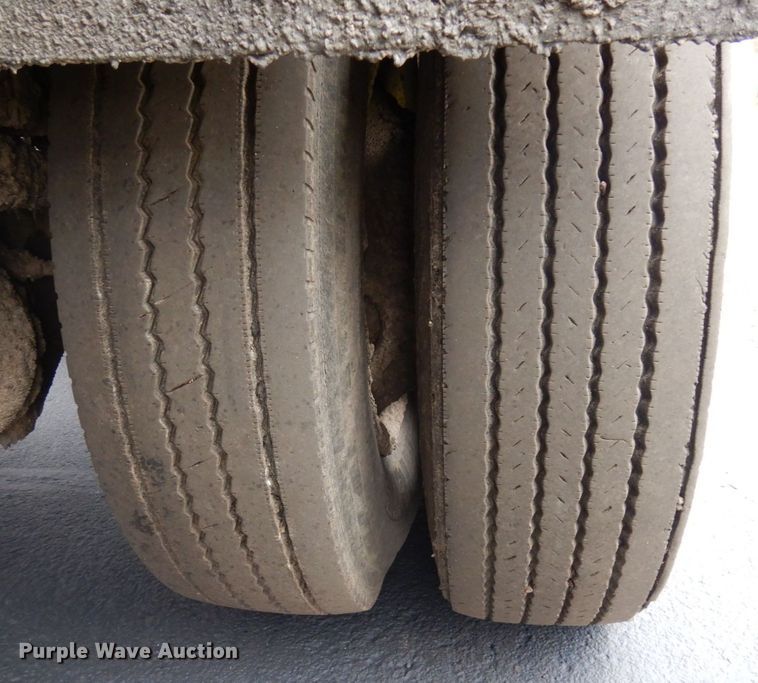 image for item AF9447 2002 Freightliner FC70  oil distributor truck