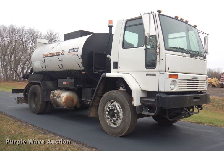 image for item AF9448 2005 Freightliner FC80  oil distributor truck