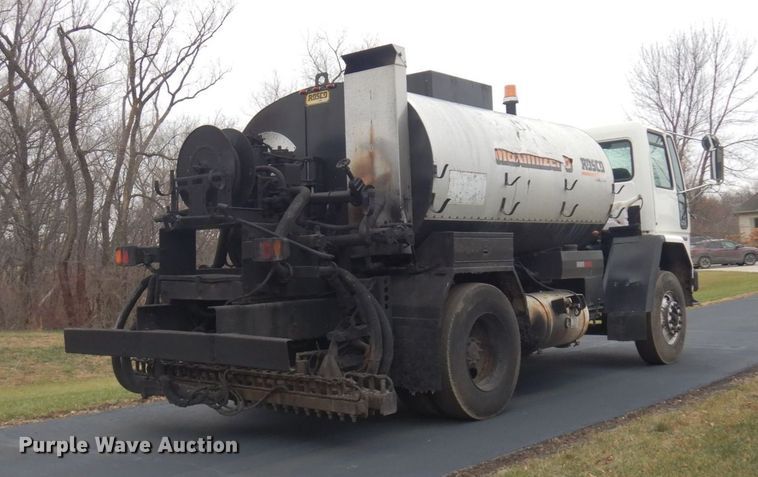 image for item AF9448 2005 Freightliner FC80  oil distributor truck