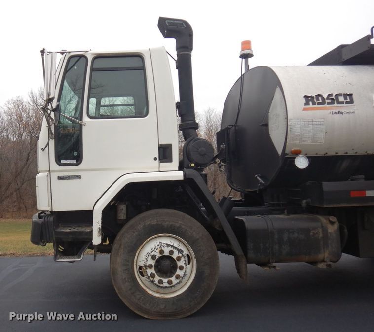 image for item AF9448 2005 Freightliner FC80  oil distributor truck