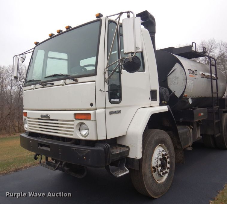 image for item AF9448 2005 Freightliner FC80  oil distributor truck