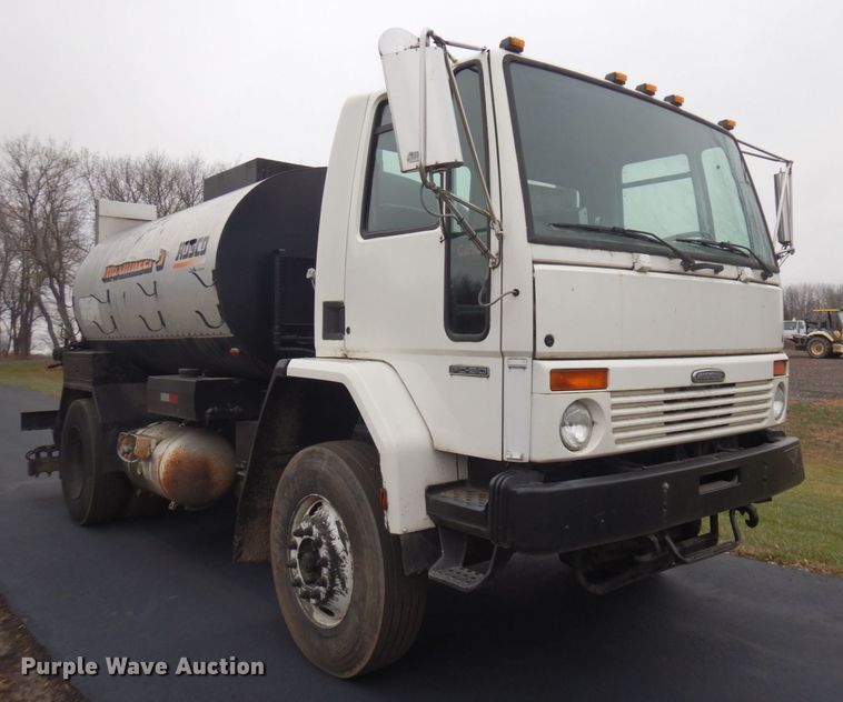 image for item AF9448 2005 Freightliner FC80  oil distributor truck