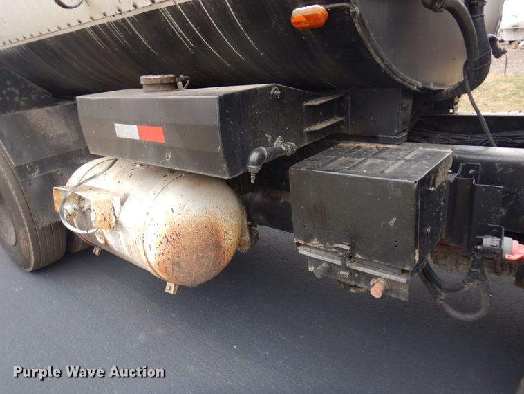 image for item AF9448 2005 Freightliner FC80  oil distributor truck