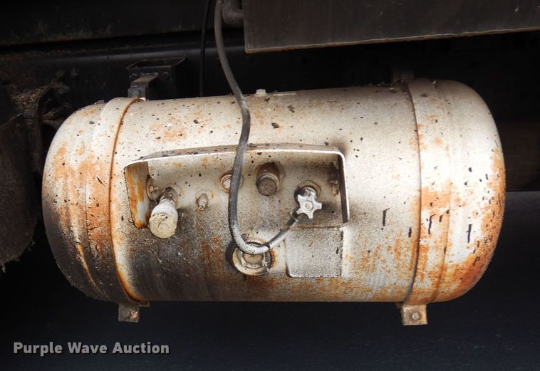 image for item AF9448 2005 Freightliner FC80  oil distributor truck