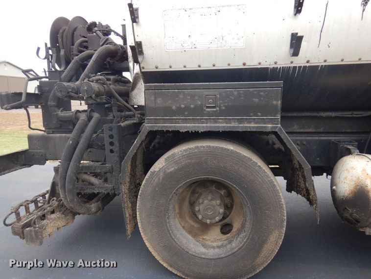 image for item AF9448 2005 Freightliner FC80  oil distributor truck