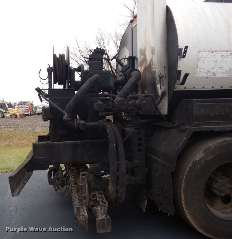 image for item AF9448 2005 Freightliner FC80  oil distributor truck