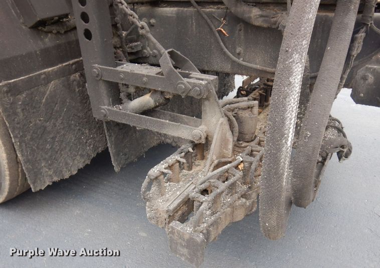 image for item AF9448 2005 Freightliner FC80  oil distributor truck