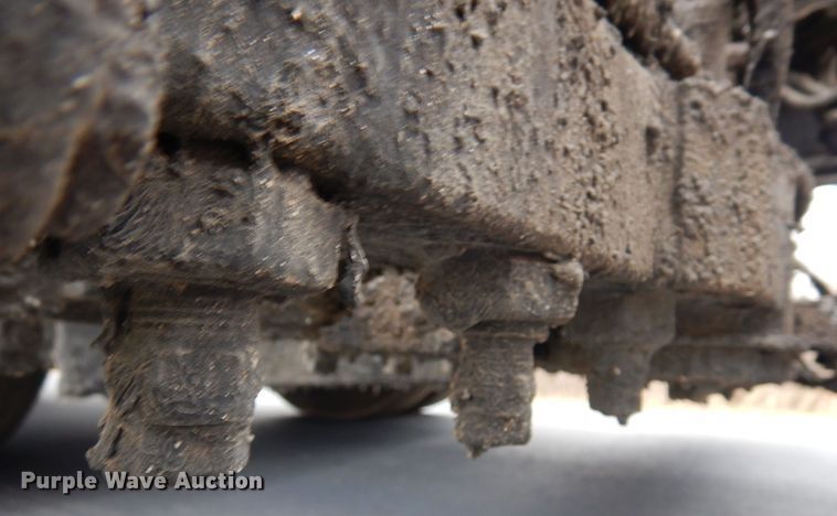 image for item AF9448 2005 Freightliner FC80  oil distributor truck