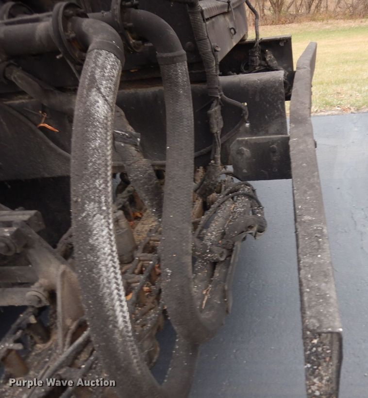 image for item AF9448 2005 Freightliner FC80  oil distributor truck