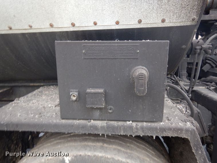 image for item AF9448 2005 Freightliner FC80  oil distributor truck