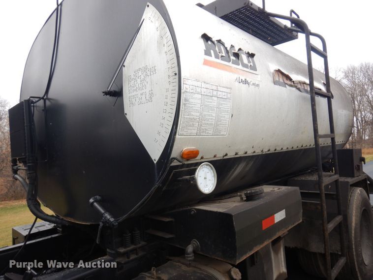 image for item AF9448 2005 Freightliner FC80  oil distributor truck