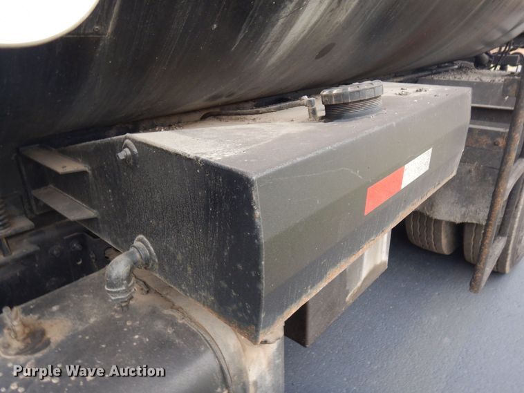 image for item AF9448 2005 Freightliner FC80  oil distributor truck