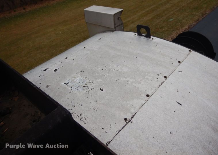 image for item AF9448 2005 Freightliner FC80  oil distributor truck