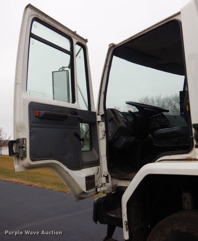 image for item AF9448 2005 Freightliner FC80  oil distributor truck