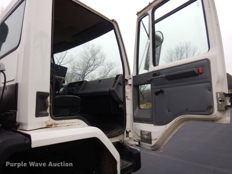 image for item AF9448 2005 Freightliner FC80  oil distributor truck