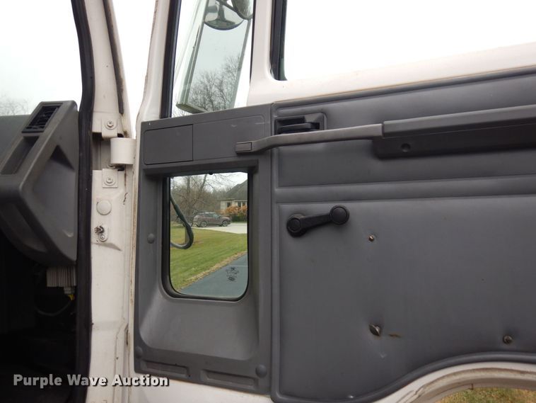 image for item AF9448 2005 Freightliner FC80  oil distributor truck